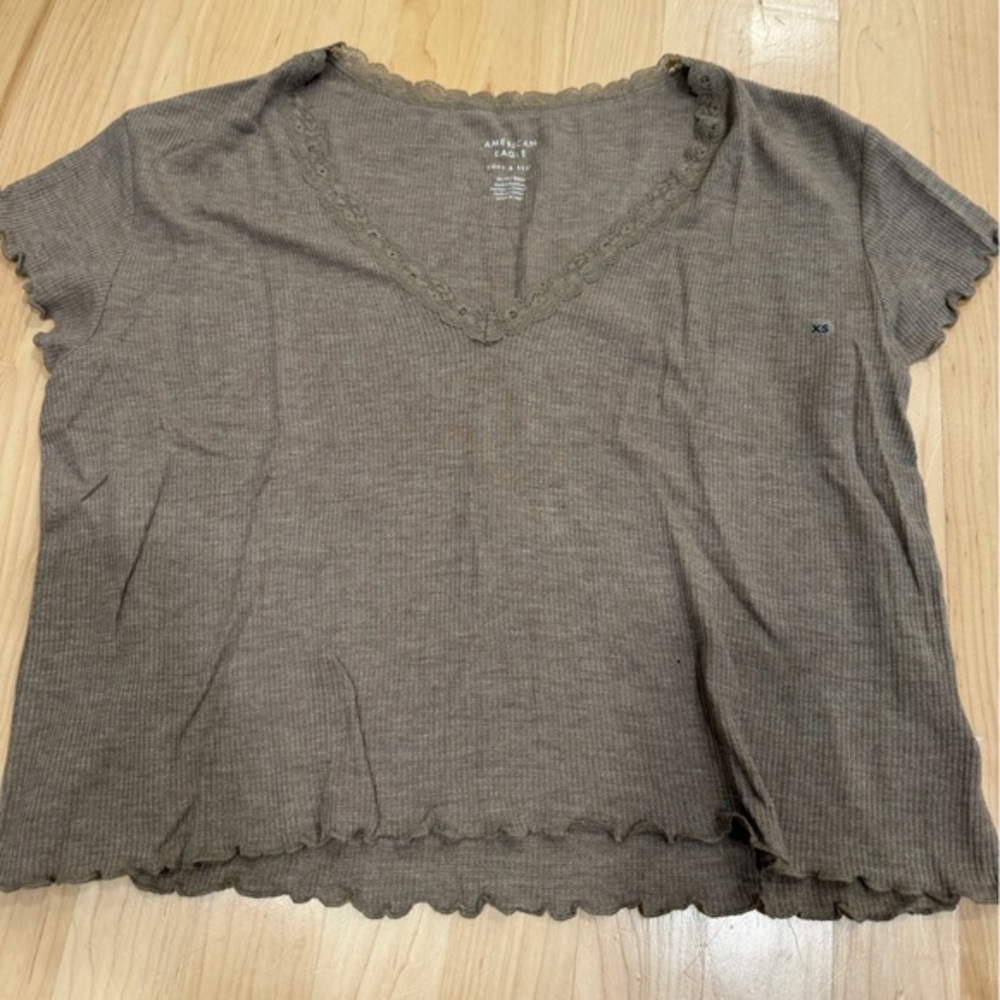 American Eagle Outfitters Olive Ribbed V‑Neck Lace Trim Tee